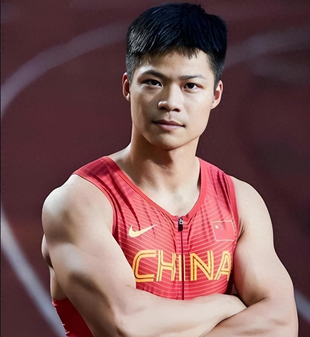 羽毛球队终场绝投苏炳添，观众欢呼！经典一战再现传奇